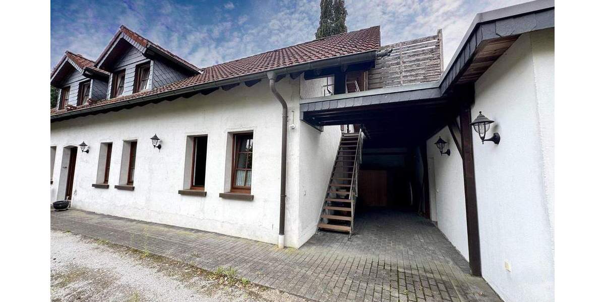 Großes Einfamilienhaus mit Einliegerwohnung und Nebenhaus in Quettingen 6 zimmer