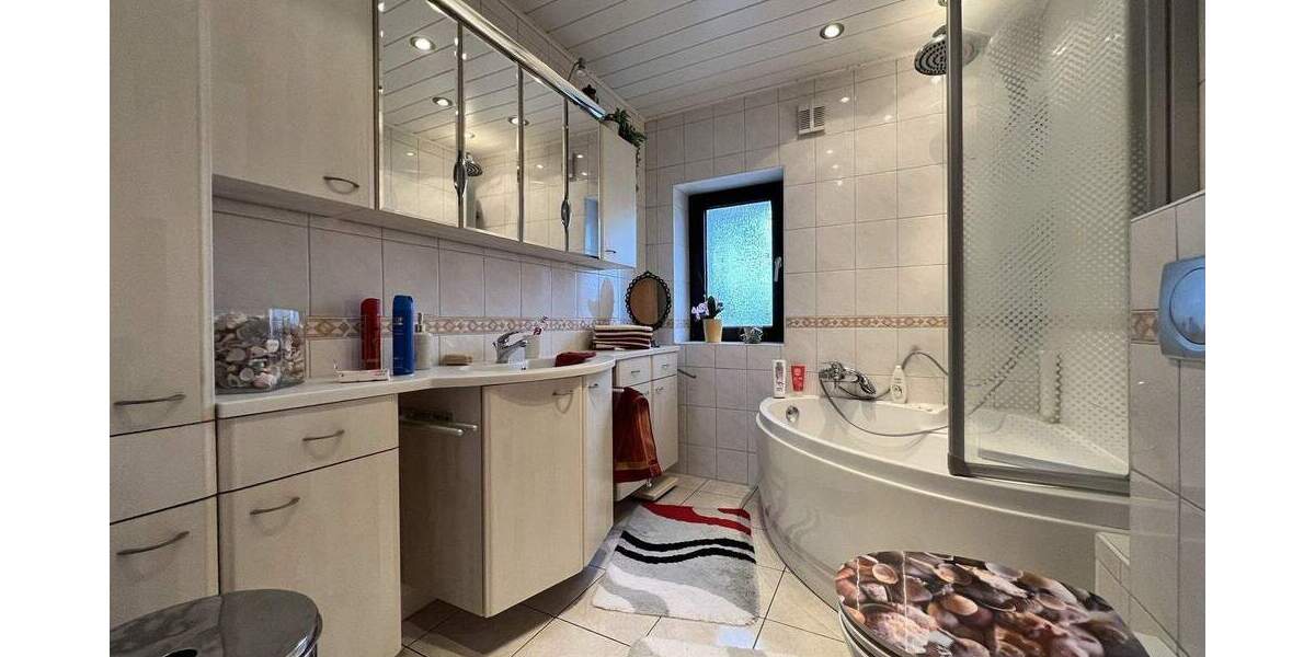 Dreifamilienhaus in zentraler Lage 8 zimmer