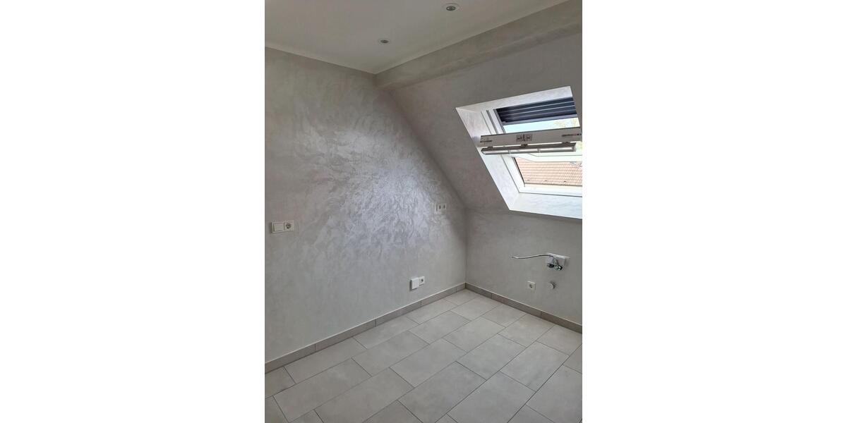 Dachgeschoßwohnung Langenfeld (Rheinland) - 2 Zimmer, 70 m&sup2;, 1.200&euro; | Angebot:26214129