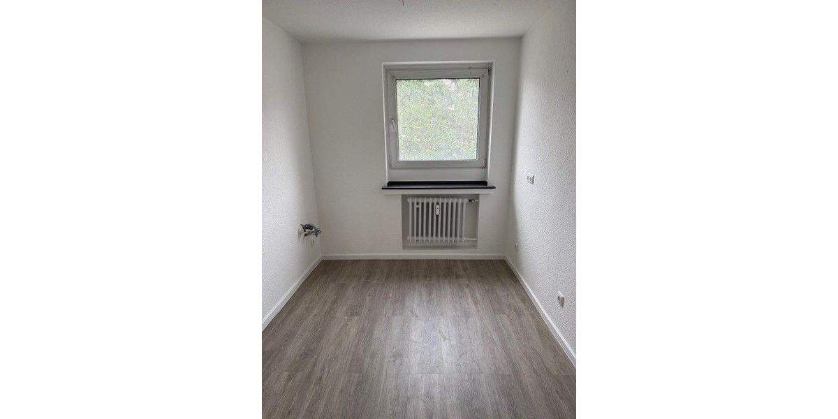 Frisch sanierte 2 Zimmerwohnung mit Balkon in Riehl zimmer