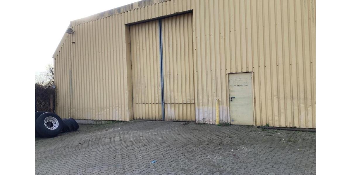 225qm Lagerhalle Blechhalle mit ca. 900qm Freifläche zimmer