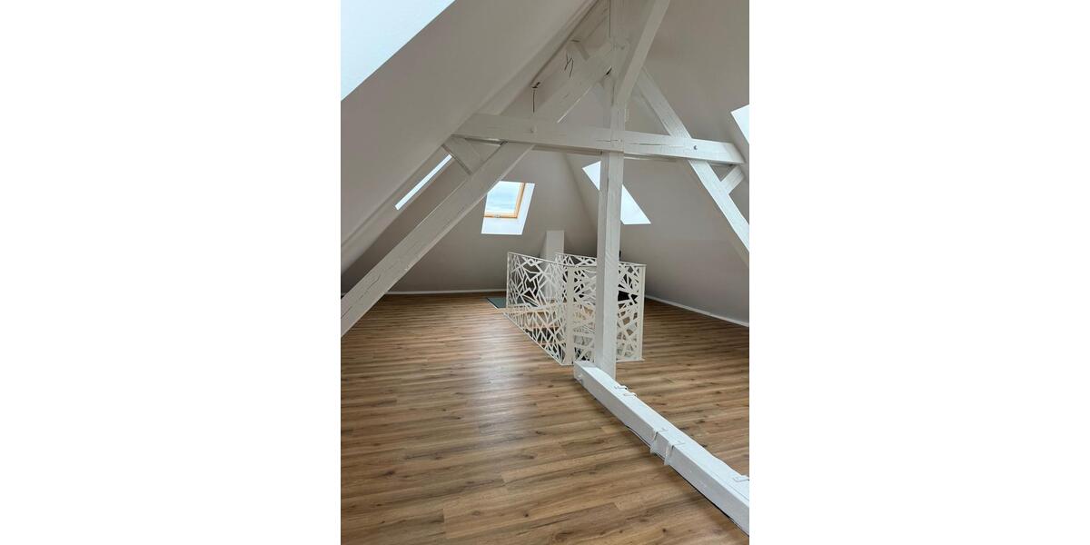 Helle Dachgeschosswohnung in Köln - Villenviertel - modernisiert 2 zimmer