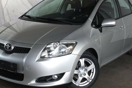 Toyota Auris 1.6i SOL ALLE INSPEKTIONEN GARAGENWAGEN 174.885 km 4.998 € Köln 50858