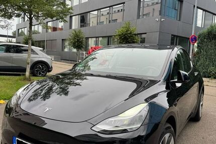 Tesla Model Y 28.000 km 39.000 € Köln 51103