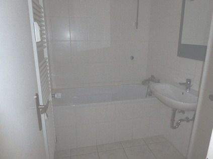 EXKLUSIV KOMPLETT MÖBLIERT EINBAUKÜCHE SANIERTES BAD GROßER BALKON LAMINAT 1. ETAGE WERSTENUNINÄHE 2 zimmer