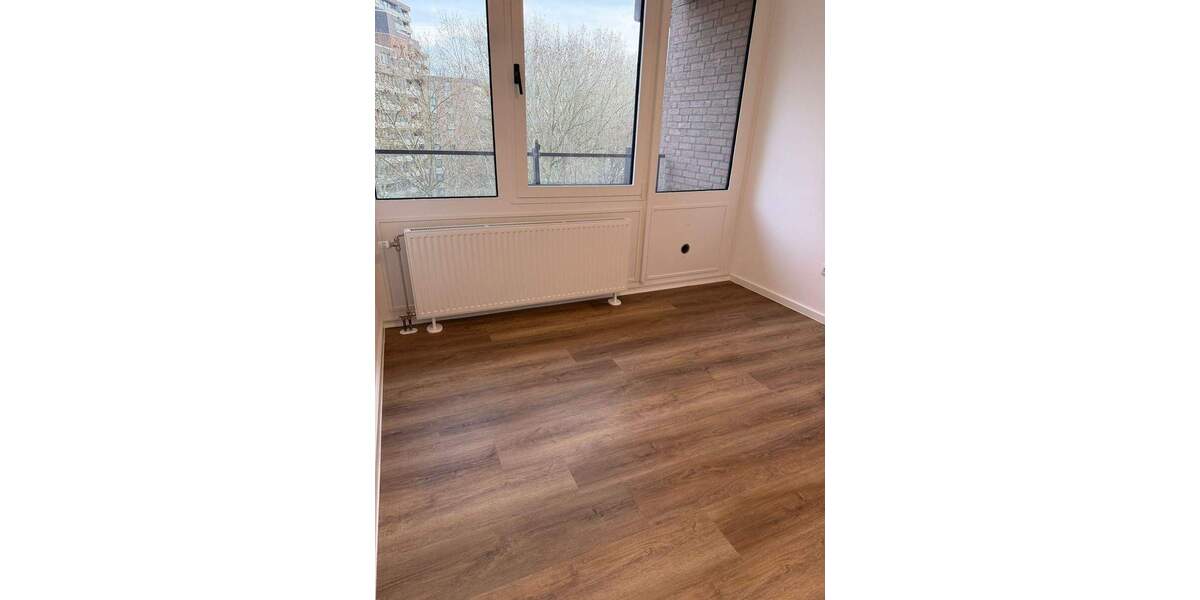 Etagenwohnung Köln Westhoven - 3 Zimmer, 96 m&sup2;, 1.400&euro; | Angebot:25568412