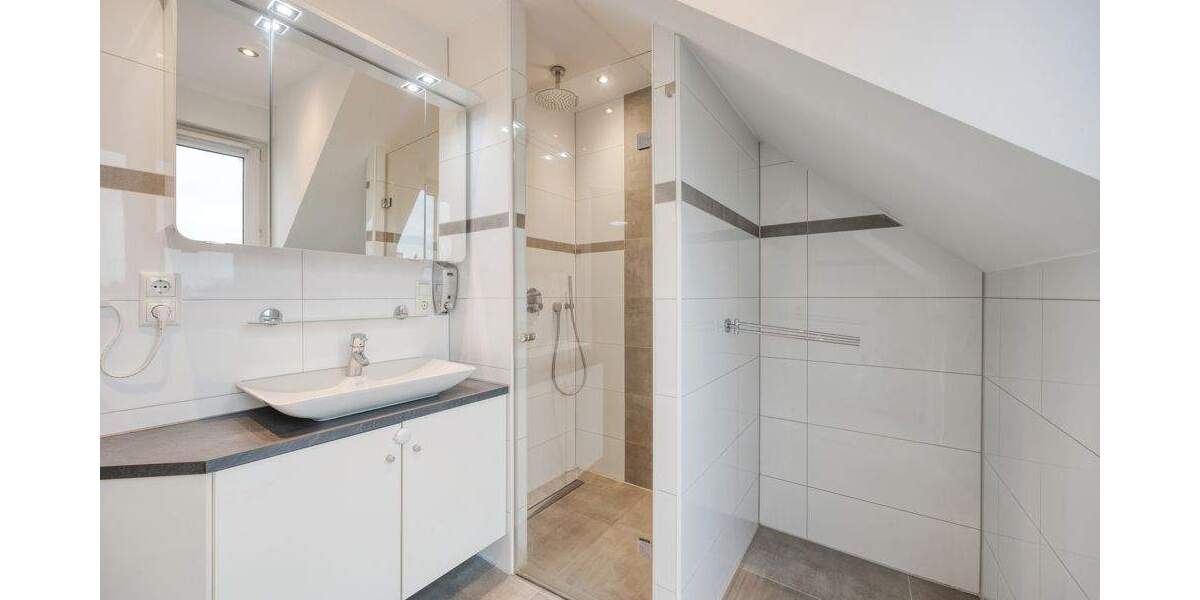 **** Jetzt schon an die Zukunft denken, Dachgeschosswohnung mit Ambiente in jeder Lebenslage **** 3 zimmer