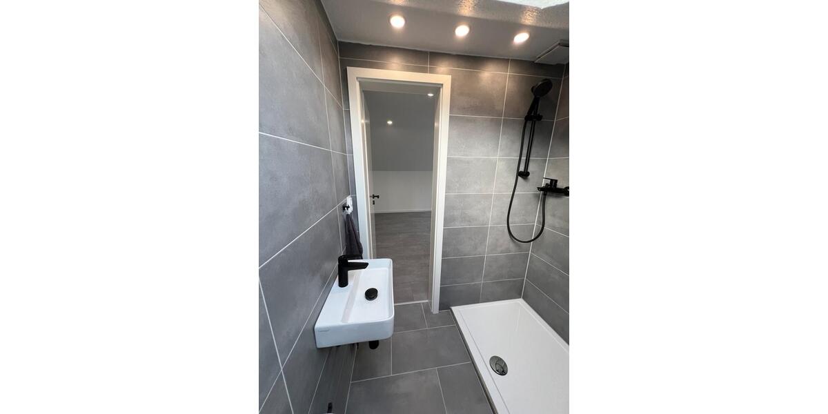 Dachgeschoßwohnung Neuss - 2 Zimmer, 65 m&sup2;, 760&euro; | Angebot:25391577