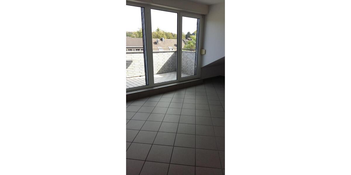 Attraktive Dachgeschoßwohnung, 2,5 Zimmer, Küche Diele Bad Balkon 2.5 zimmer