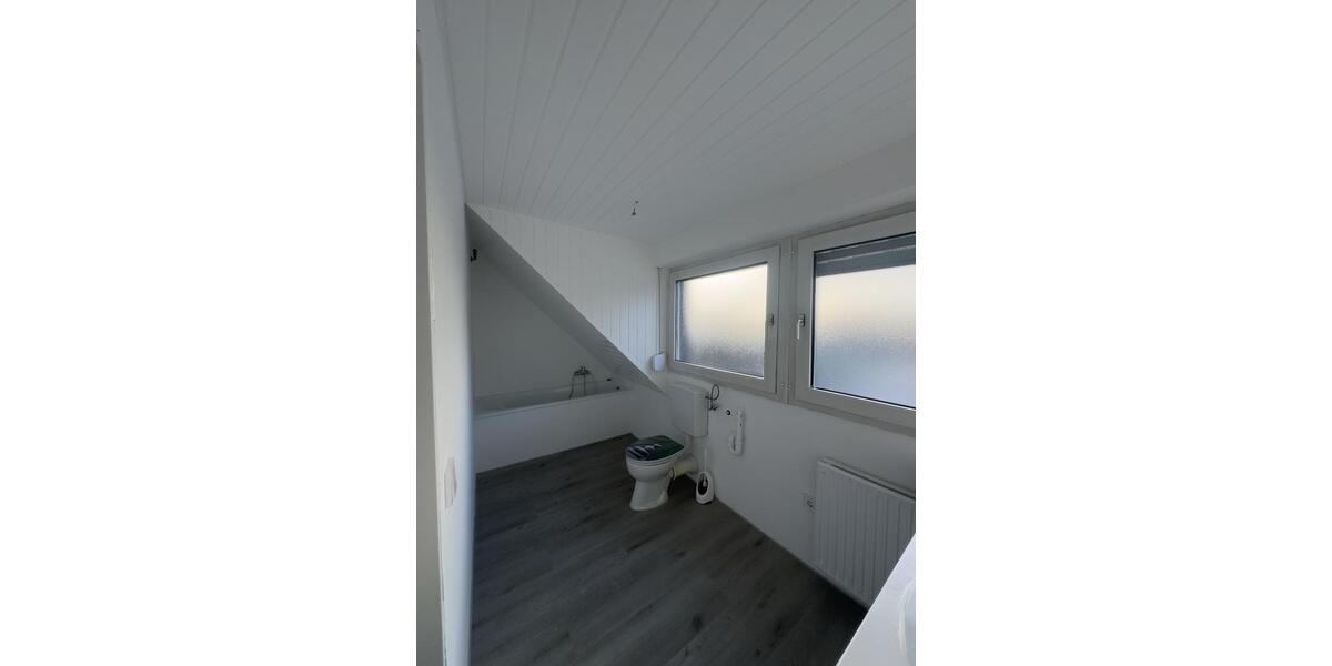 2-Zimmer Dachgeschoßwohnung mit Balkon in Niederkassel-Mondorf 2 zimmer