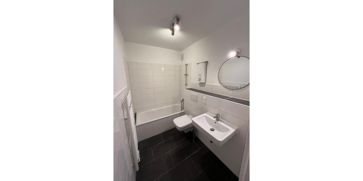 1 möbliertes Zimmer mit Balkon in 3-Zimmer WG-Wohnung 1 zimmer