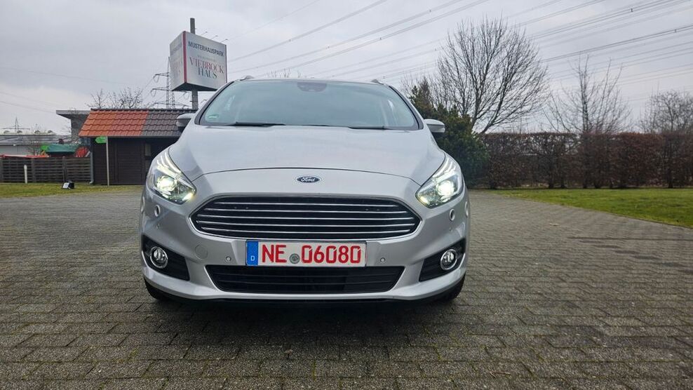 Ford S-Max 125.000 km 13.499 € Neuss OT Barbaraviertel 41460