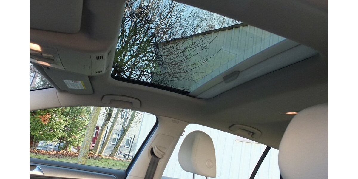 VW Golf VII COMFORTLINE PANORAMADACH KLIMAAUTOMATIK 1 150.000 km 9.908 &euro; Köln 50858