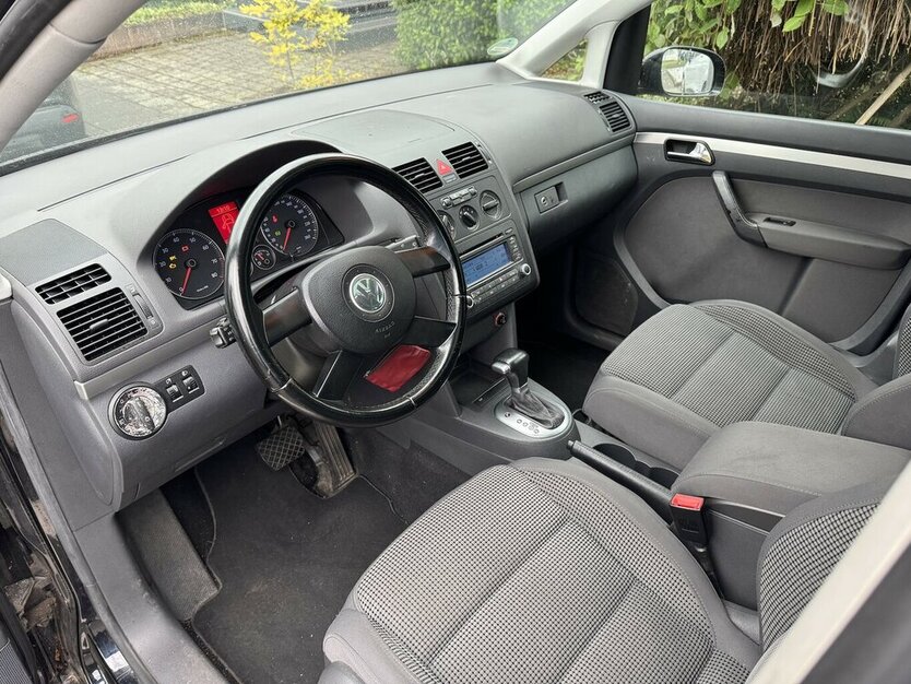 VW Touran 1.6 FSI Highline 7 Sitze SR+WR eGSD DSG ? 213.000 km 1.500 € Erftstadt 50374