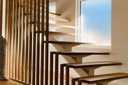 Haus zum Kaufen in Düsseldorf 1.690.000 € 280 m² 7 zimmer