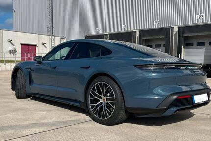 Porsche Taycan 3.000 km 110.000 &euro; Düsseldorf 40219