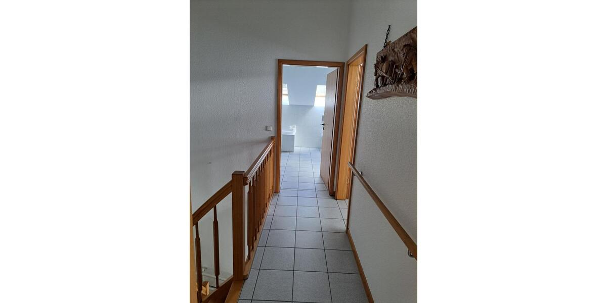 Etagenwohnung Lindlar - 3 Zimmer, 130 m&sup2;, 1.400&euro; | Angebot:25645312