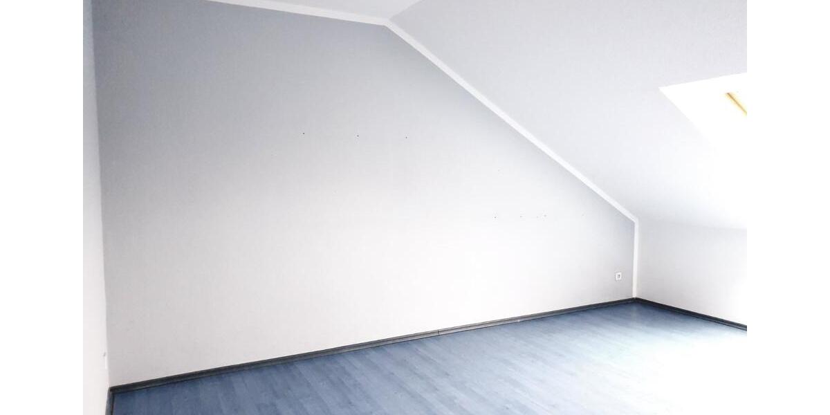 Schöne Dachgeschosswohnung mit Kamin und Terrasse 3 zimmer