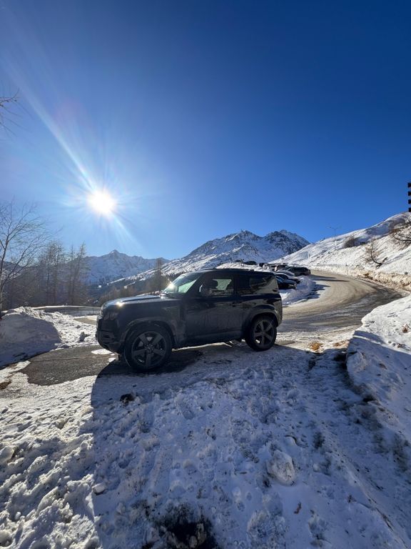 Land Rover Defender 25.000 km 109.980 € Leverkusen 51379