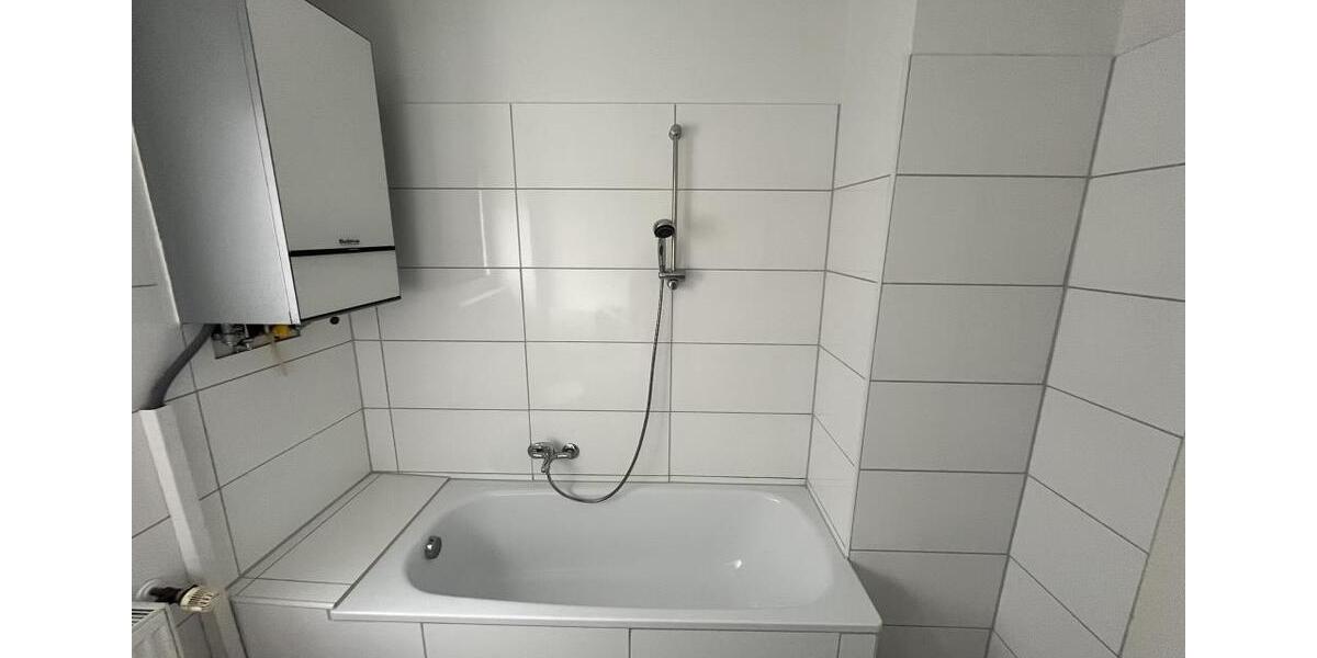 Erdgeschoßwohnung Solingen Mitte - 1 Zimmer, 37 m&sup2;, 300&euro; | Angebot:26470276