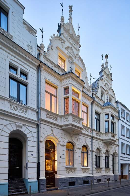Haus zum Kaufen in Köln 2.370.000 € 243 m²