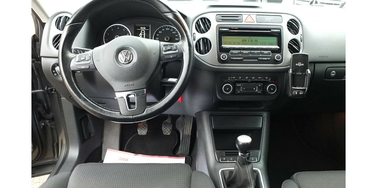 VW Tiguan TEAM orig.ATM ca 52 tkm XENON AHK PARKPILOT 112.432 km 10.450 &euro; Köln 50858