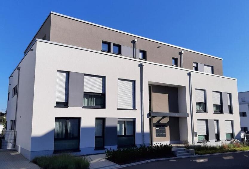 Bei VIVAWEST die Sonnenstrahlen auf dem eigenen Balkon genießen. zimmer