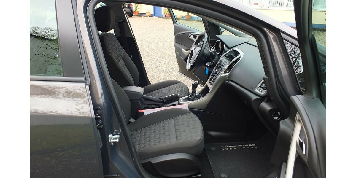 Opel Astra ACTIVE KLIMAANLAGE 17ZOLL LMF TEMPOMAT 92.855 km 6.904 &euro; Köln 50858