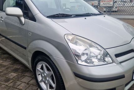 Toyota Corolla Verso 105.000 km 7.950 € Pulheim 50259