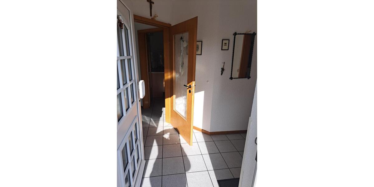 Etagenwohnung Lindlar - 3 Zimmer, 130 m&sup2;, 1.400&euro; | Angebot:25645312