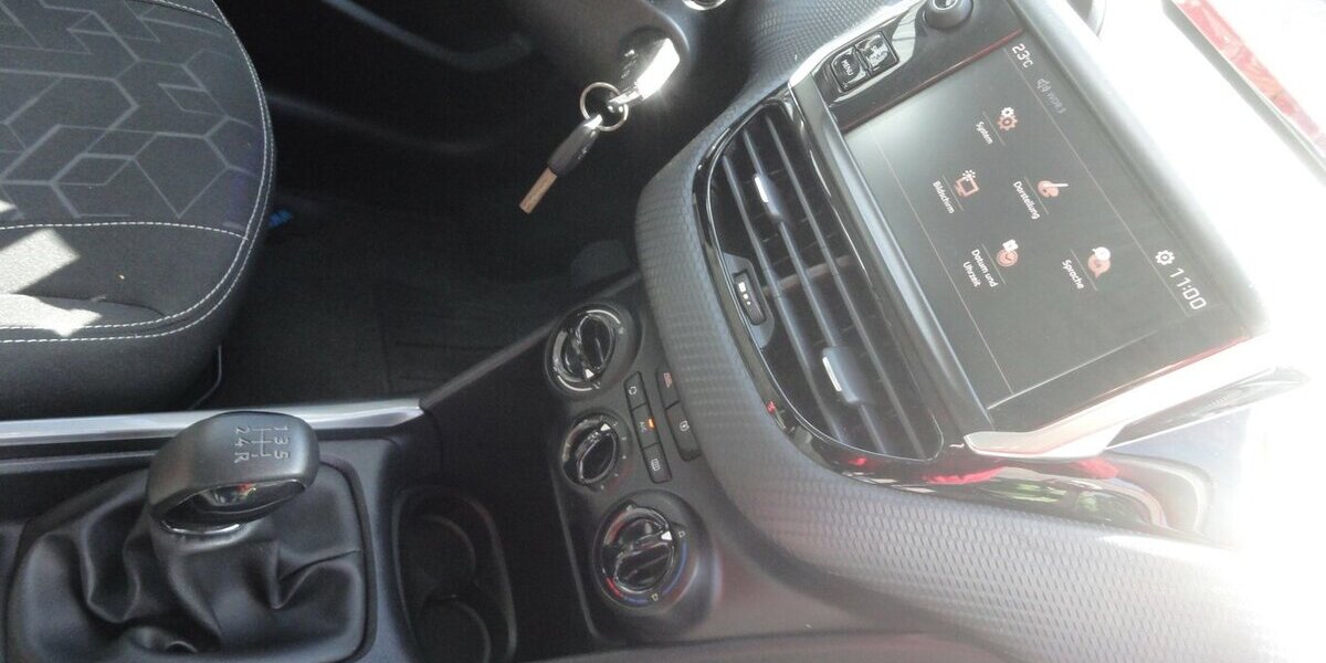 Peugeot 2008 Active 1,2 Klima SHZ PDC Allwetter 60.000 km 8.990 € Neuss 41462