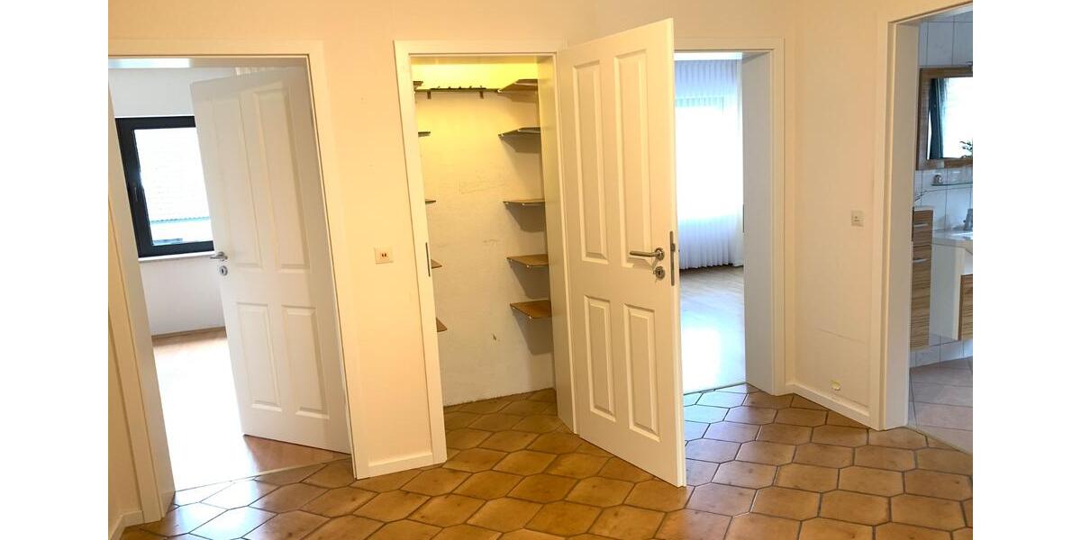 Etagenwohnung Bergheim - 3 Zimmer, 115 m&sup2;, 1.150&euro; | Angebot:26131925