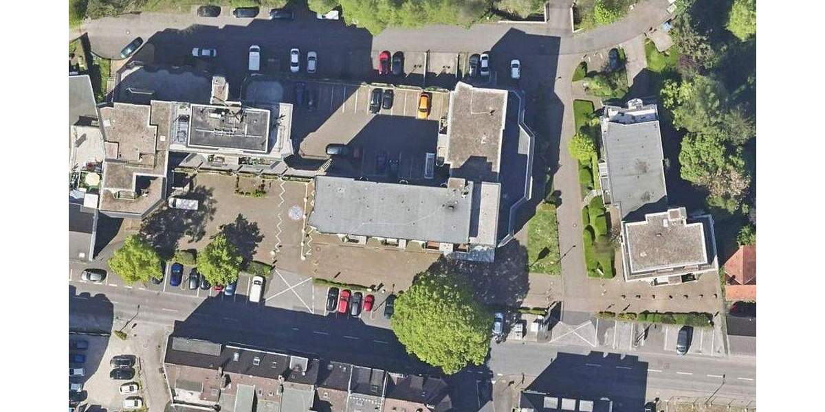 Ladenlokal in stark frequentierter Lage - Ausstellungs-Verkauf Praxis oder Büro zimmer