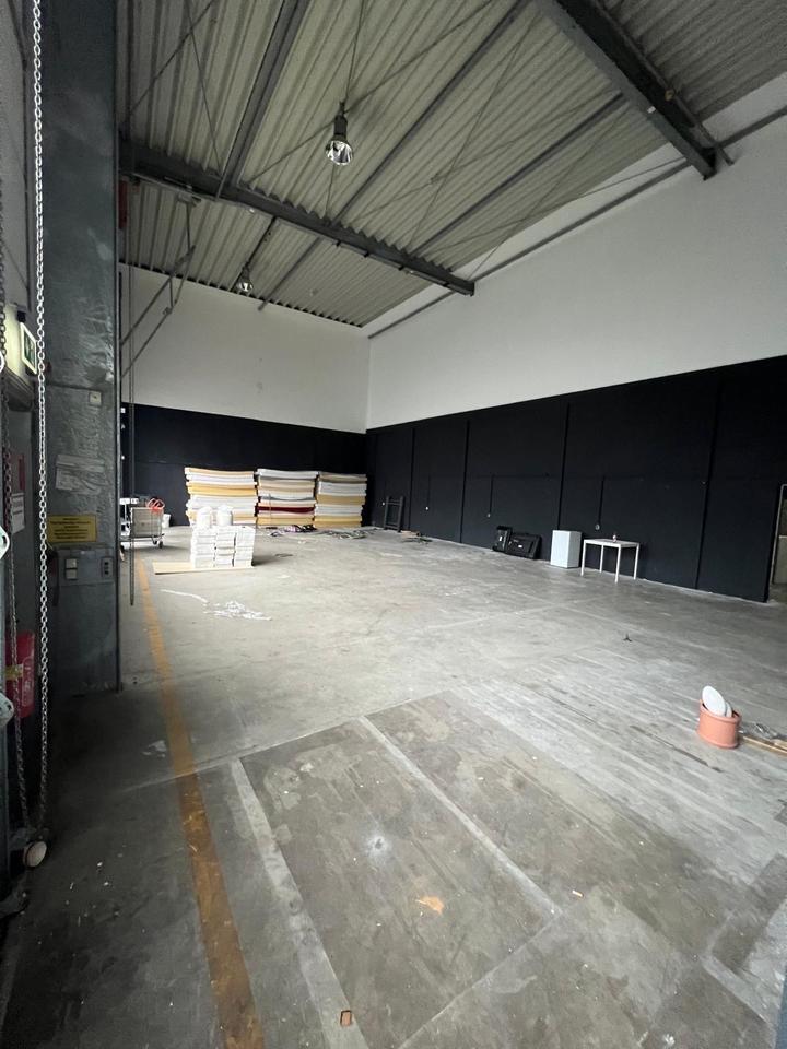 Moderne Lagerhalle mit 200 m², 8 m Deckenhöhe & LKW-Zufahrt – Sofort verfügbar!