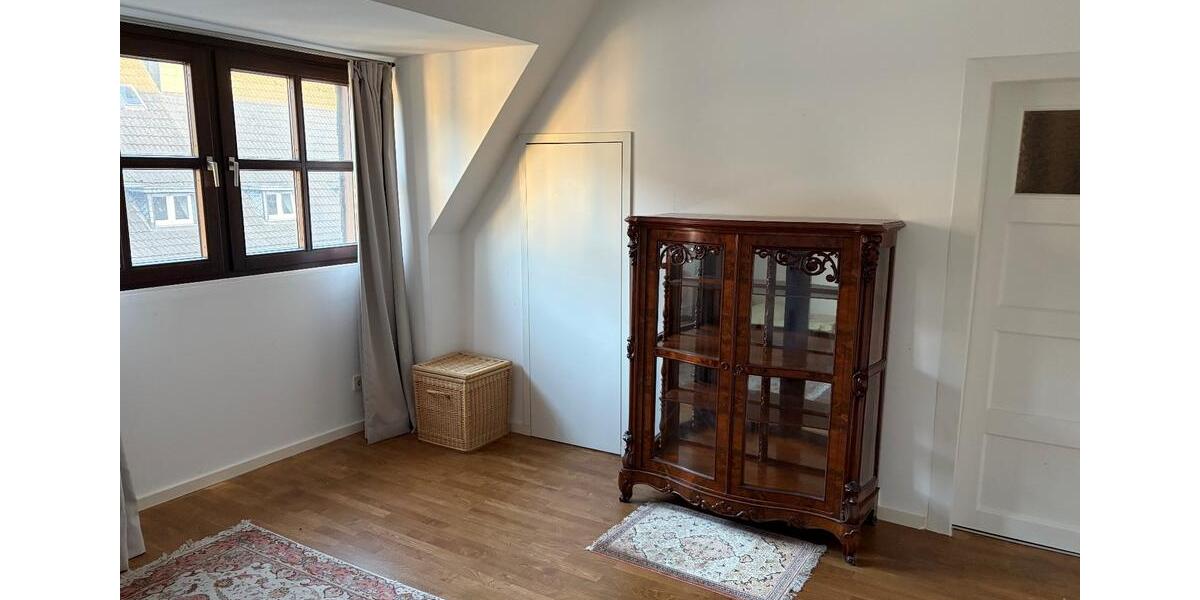Dachgeschoßwohnung Düsseldorf Stadtbezirk 7 - 5 Zimmer, 139 m&sup2;, 680.000&euro; | Angebot:26423522