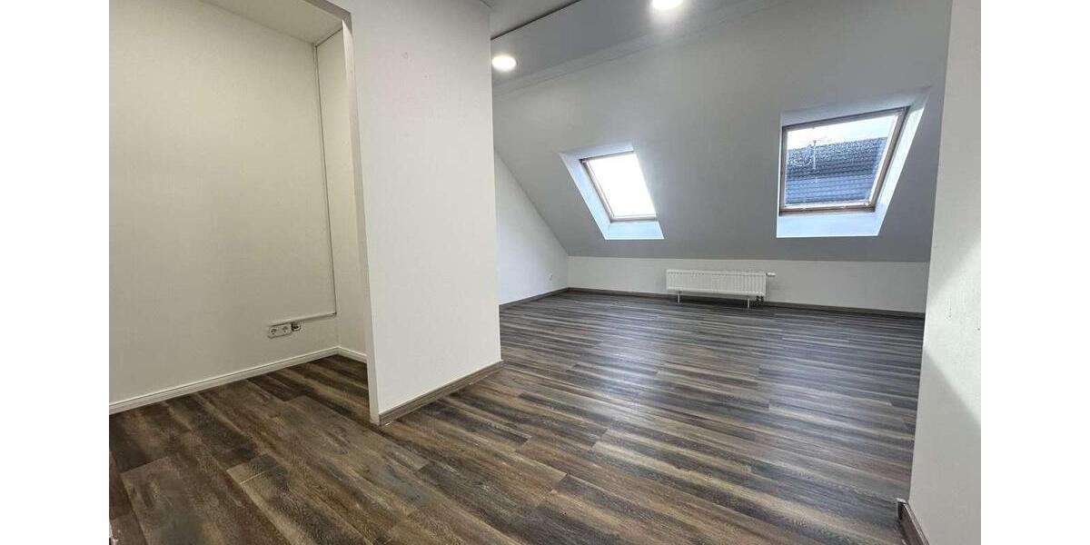 Charmante Doppelhaushälfte mit Wintergarten, Garten und vielseitigen Nutzungsmöglichkeiten 5 zimmer