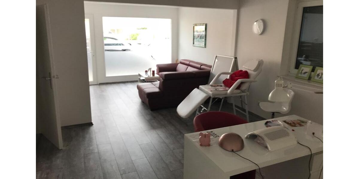 Massage, Fußpflege, Maniküre, Friseur oder Ähnliches zimmer