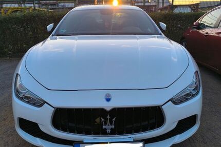 Maserati Ghibli 61.000 km 30.900 € Köln 50825