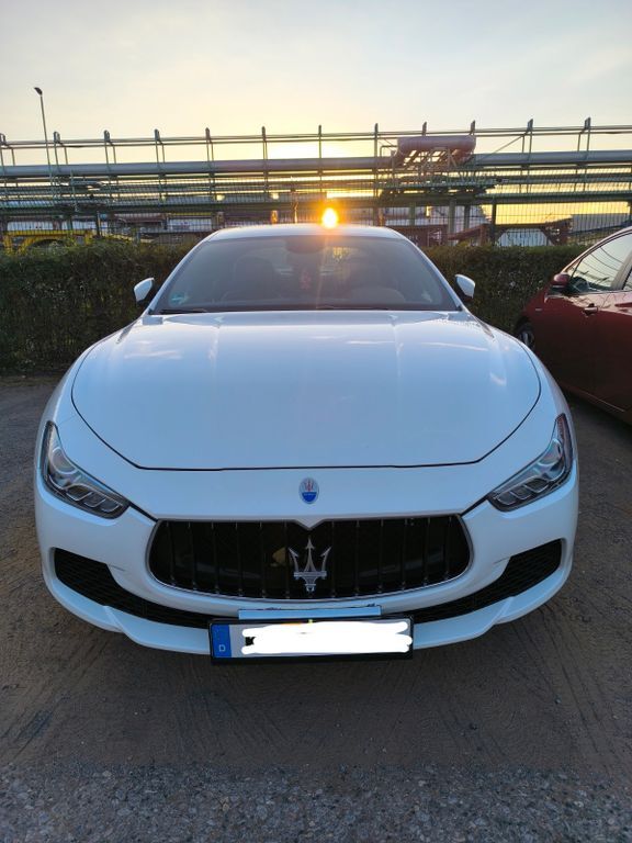 Maserati Ghibli 61.000 km 30.900 € Köln 50825