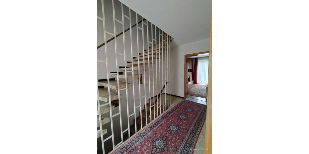 Gute Gelegneheit Großzügig geschnittenes Reihenendhaus mit Balkon, schönem Garten und Garage 6 zimmer