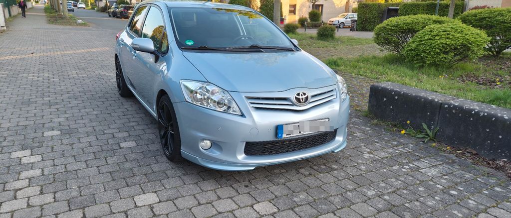 Toyota Auris 131.000 km 6.200 &euro; Leverkusen 51375