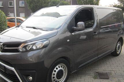 Toyota Proace City 93.200 km 10.490 &euro; Köln 51105
